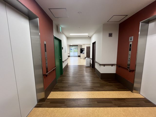 安全な廊下 廊下 ゆったりとした廊下は、手すりも完備され、歩行に安全を配慮した設計となっております。