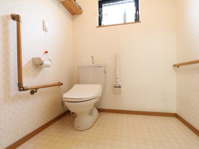 バリアフリー設計のトイレ