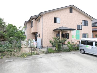 レンガ造りの落ち着いた外観