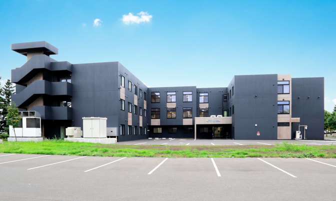 現代的な外観の建物
