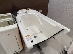 広々とした浴槽