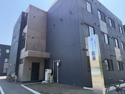 3階建ての建物外観