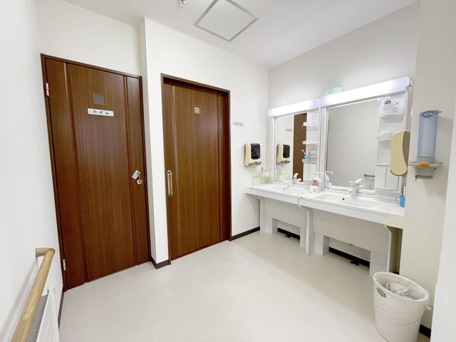 穏やかな空間の様子 居室 穏やかで明るい居室で過ごす利用者の支援を行うやりがいのある仕事です。安らぎを提供するお手伝いに参加しませんか。