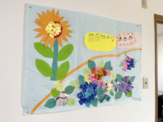 カラフルな壁の掲示物