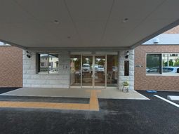 広々とした清潔なエントランス