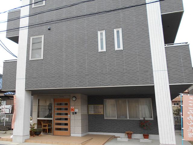 落ち着いた佇まいの外観 外観 シンプルで落ち着いたデザインの建物の外観です。快適な職場環境をお求めの方におすすめです。