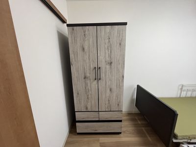 シンプルな寝室内観
