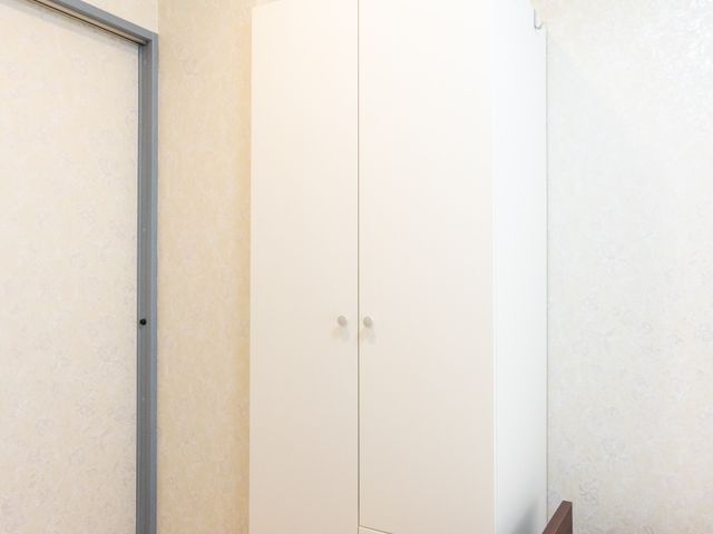 居心地の良い居室 居室 落ち着いた色合いの壁紙が印象的な居室です。広々としたクローゼットが備わり、快適にお過ごしいただけます。