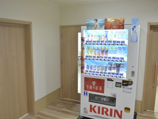 清潔な廊下の自動販売機