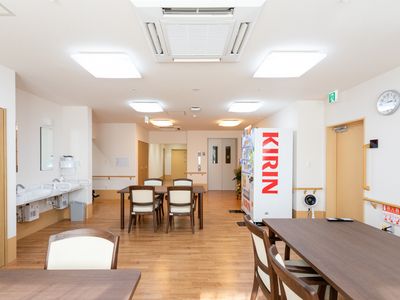 広々とした明るいダイニング