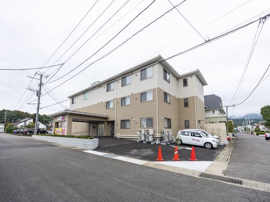 落ち着いた雰囲気の外観