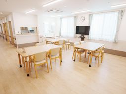広々とした居心地の良い食堂