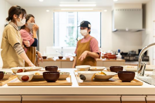 職員が活躍するキッチン