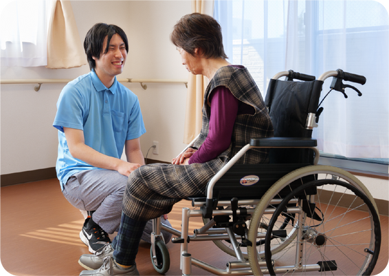 笑顔溢れる高齢者とのふれあい