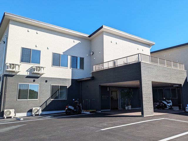 明るい集合スタッフイメージ スタッフイメージ 温かい雰囲気の中で、一緒に働く仲間を募集しています。