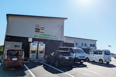 スタッフと利用者の和やかな瞬間