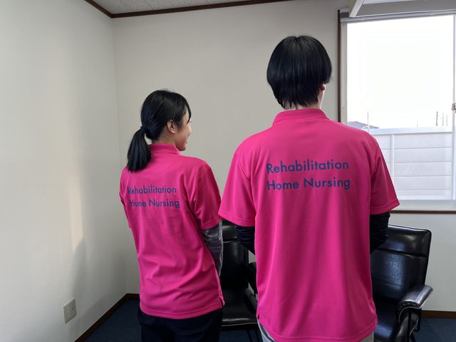 介護スタッフのユニフォーム姿 スタッフイメージ 質の高いケアを担う私たちのチームに、あなたもぜひ加わってみませんか？
