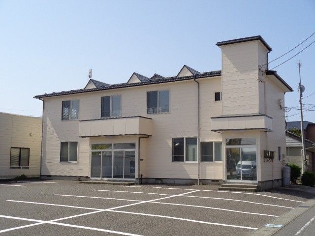 清潔な外観の施設 外観 明るく清潔感のある施設外観で、快適な環境でのお仕事が可能です。