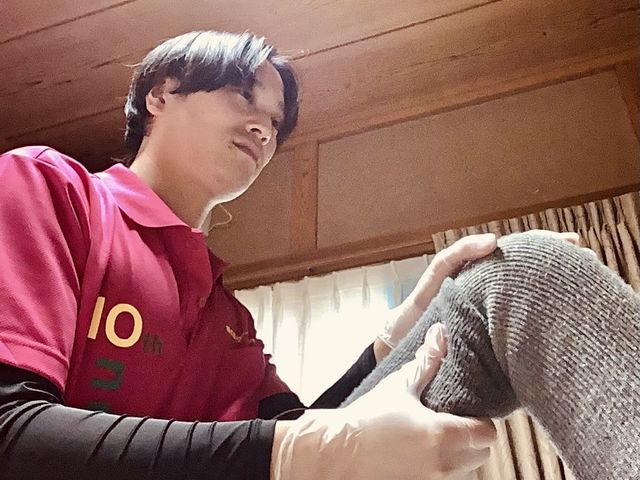 心温まるケアの一瞬 スタッフイメージ あたたかい介護を実践できる職場です。一緒に心を込めたケアをしませんか？