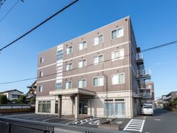 4階建ての建物外観