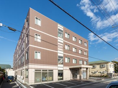 四階建ての建物外観