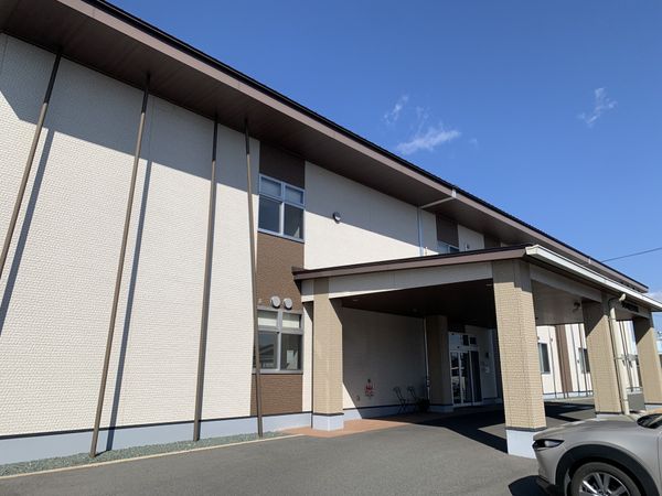 広々とした建物の外観