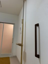 壁の手すりとポール