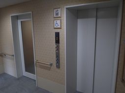 バリアフリーのエレベーター