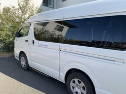 施設送迎用の車