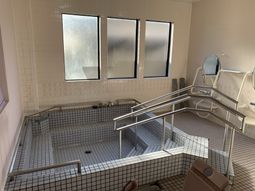 手すり付き浴室