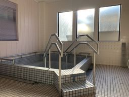 広々とした浴室