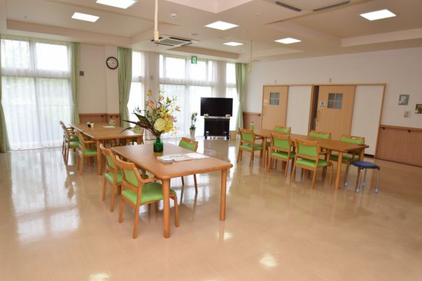 広々とした食堂の風景