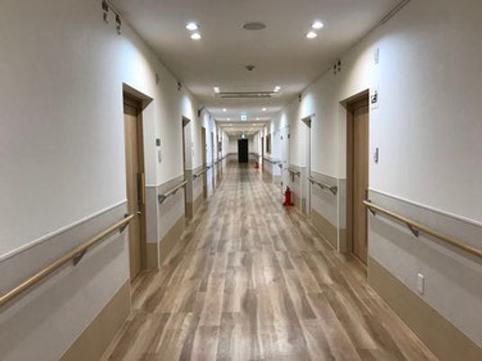 きれいな施設の廊下