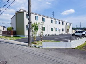 明るい外観の建物