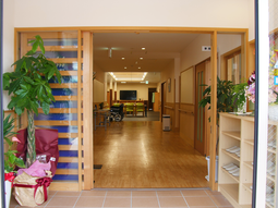 明るい床のエントランス