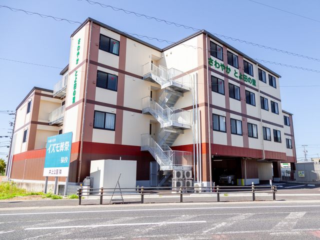 明るい外観の施設 外観 ゆったりとした空間が広がる施設の外観です。清潔感があり、開放的な雰囲気を感じさせます。