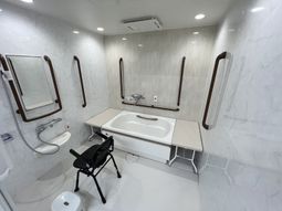 ゆったりと使える浴室