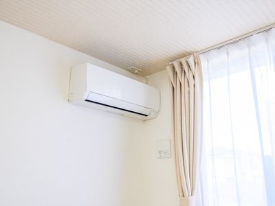 エアコンの取り付けられた部屋