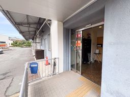 施設入口の外観  