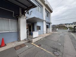 施設外観の入口付近  