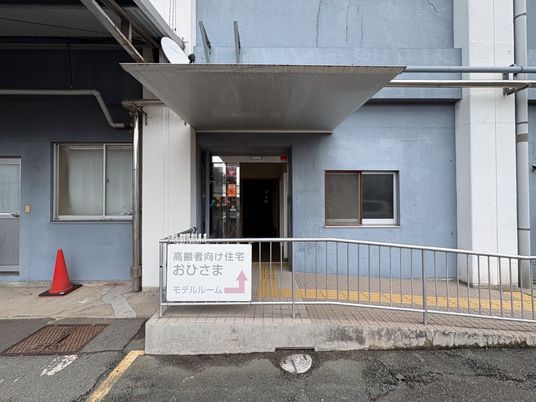 高齢者向け住宅の入口  