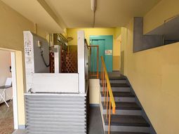 階段横の共用廊下  