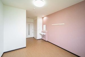 広々とした明るい廊下