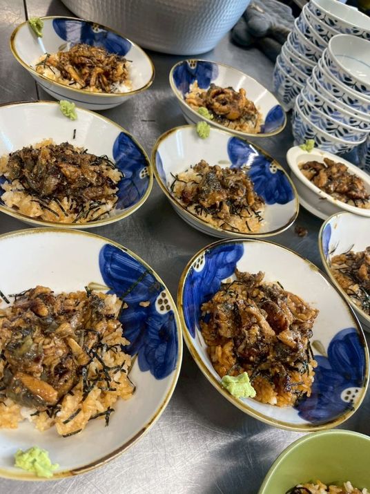 美しく盛り付けられた料理