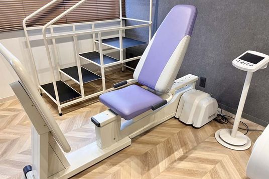 機能訓練用チェアと器具