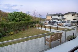 緑に囲まれたテラス