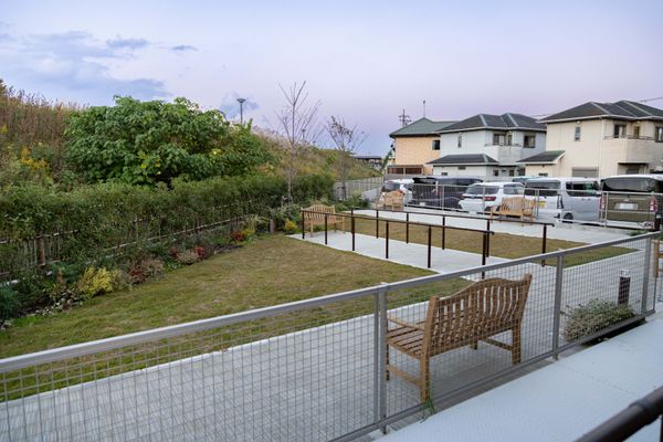 緑に囲まれたテラス