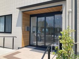 清潔感あるエントランス