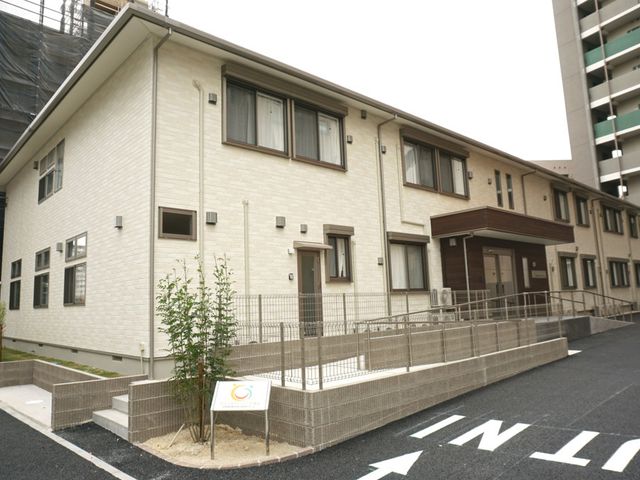 開放感ある外観 外観 外観はシンプルでモダンなデザインです。利用者にとって親しみやすい雰囲気になっています。