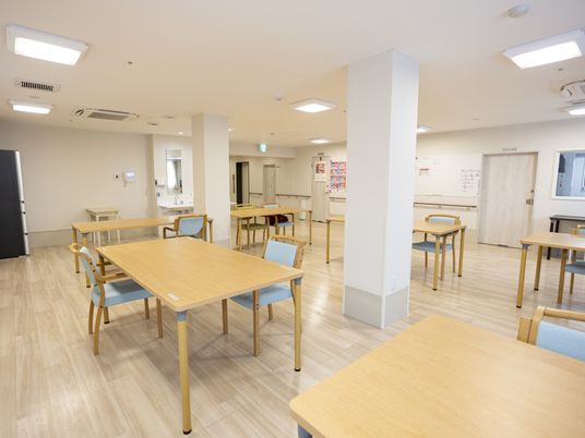 広々としたダイニングルーム